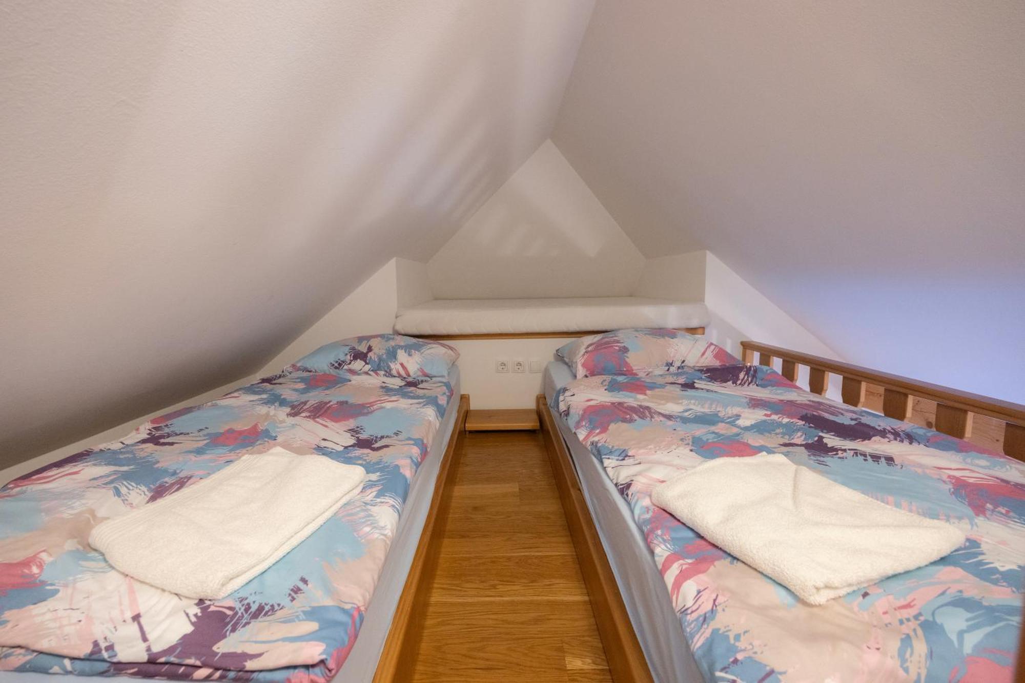 Apartma In Bungalov Jezerci Gozd Martuljek Eksteriør billede